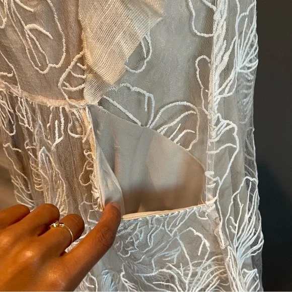 Elliatt Cream Embroidered Lace Mini Dress Flutter Sleeve Bridal Fairy Coquettte - Picture 9 of 14